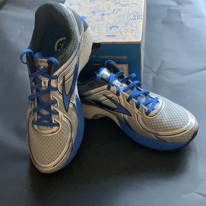 Men’s Brooks Adrenaline GTS shoes size 8D